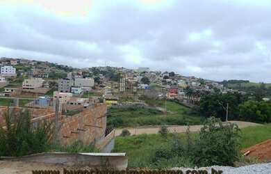 Imagem: O terreno possui 244m² de Área e está localizado em Funcionários