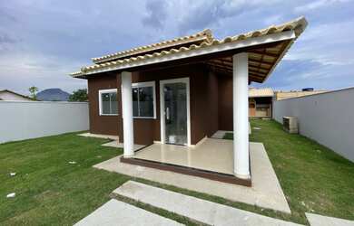 Imagem: A casa possui 2 Dormitórios, 3 Banheiros, 5 Vagas na garagem