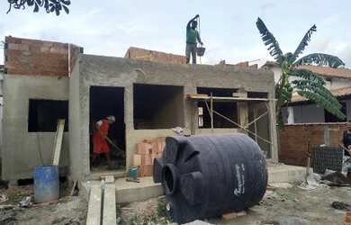 Imagem: A casa possui 2 Dormitórios, 1 Banheiro, 1 Vaga na garagem