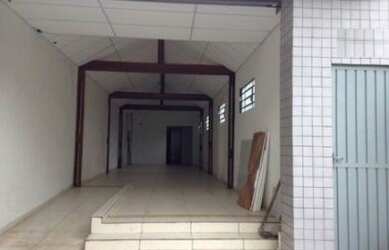 Imagem: O depósito possui 2 Vagas na garagem, 200m² de Área e está