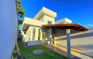 Imagem: A casa possui 2 Dormitórios, 2 Banheiros, 2 Vagas na garagem