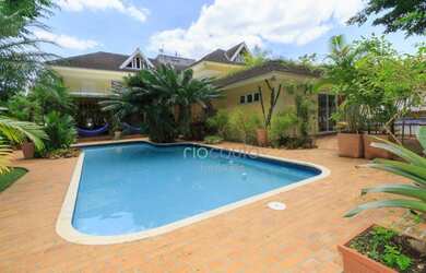 Imagem: A casa em condomínio possui 5 Dormitórios, 5 Banheiros, 4