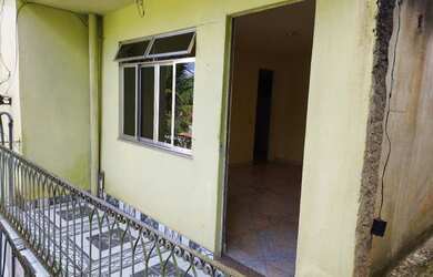 Imagem: A casa possui 1 Dormitório, 1 Banheiro, 1 Vaga na garagem