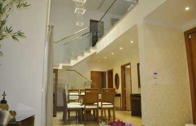 Imagem: A casa possui 3 Dormitórios, 5 Banheiros, 2 Vagas na garagem