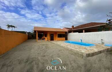 Imagem: A casa possui 2 Dormitórios, 1 Banheiro, 2 Vagas na garagem