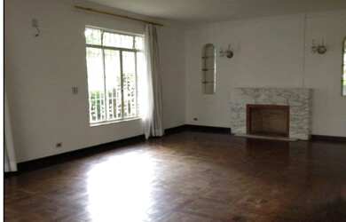 Imagem: O depósito possui 4 Vagas na garagem, 440m² de Área e está