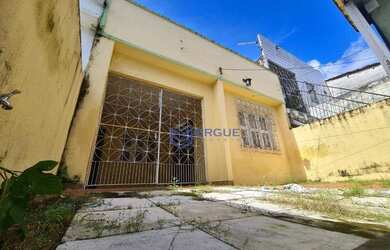 Imagem: A casa possui 2 Dormitórios, 2 Banheiros, 2 Vagas na garagem