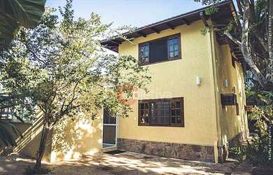 Imagem: A casa em condomínio possui 4 Dormitórios, 5 Banheiros e 500m²