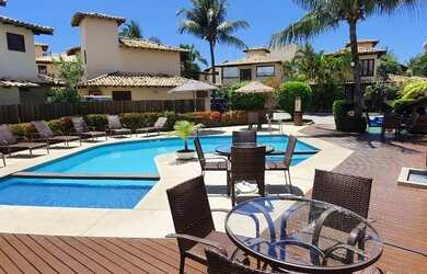 Imagem: A casa em condomínio para alugar possui 4 Dormitórios, 5 Banheiros