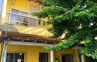 Imagem: A casa possui 4 Dormitórios, 2 Banheiros, 2 Vagas na garagem