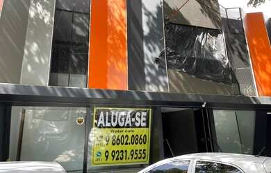 Imagem: O depósito possui 4 Vagas na garagem, 556m² de Área e está