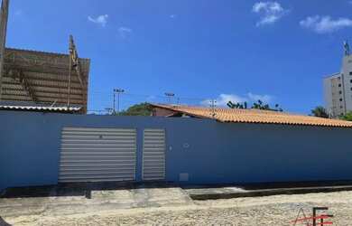 Imagem: A casa possui 4 Dormitórios, 5 Banheiros, 5 Vagas na garagem