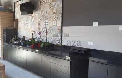 Imagem: A casa em condomínio possui 2 Dormitórios, 3 Banheiros, 2