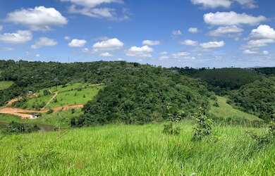 Imagem: O terreno possui 500m² de Área e está localizado em Aruja