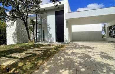 Imagem: A casa em condomínio possui 4 Dormitórios, 4 Banheiros, 2