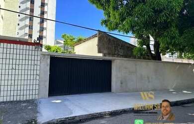 Imagem: A casa possui 5 Dormitórios, 3 Banheiros, 2 Vagas na garagem