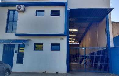 Imagem: O depósito possui 3 Vagas na garagem, 364m² de Área e está