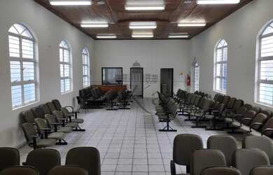 Imagem: A casa possui 2 Dormitórios, 2 Banheiros, 2 Vagas na garagem