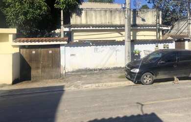 Imagem: A casa possui 5 Dormitórios, 5 Banheiros, 4 Vagas na garagem