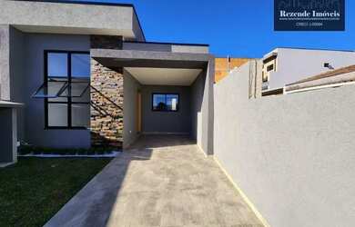 Imagem: A casa possui 3 Dormitórios, 1 Banheiro, 1 Vaga na garagem