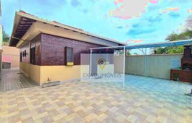 Imagem: A casa possui 2 Dormitórios, 2 Banheiros, 2 Vagas na garagem