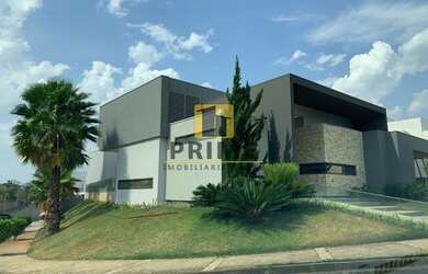 Imagem: A casa possui 3 Dormitórios, 5 Banheiros, 2 Vagas na garagem