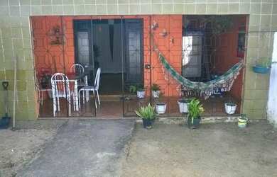 Imagem: A casa possui 4 Dormitórios, 1 Banheiro, 1 Vaga na garagem