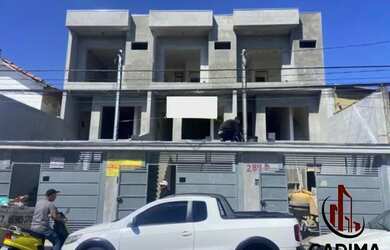 Imagem: A casa possui 2 Dormitórios, 3 Banheiros, 2 Vagas na garagem