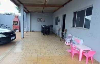 Imagem: A casa possui 2 Dormitórios, 1 Banheiro, 3 Vagas na garagem