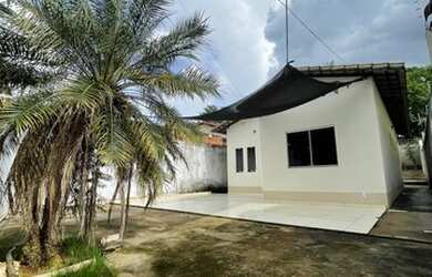 Imagem: A casa possui 2 Dormitórios, 2 Banheiros, 5 Vagas na garagem