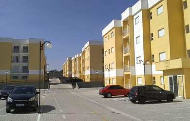 Imagem: O apartamento possui 2 Dormitórios, 1 Banheiro, 1 Vaga na garagem