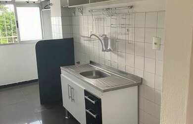 Imagem: O apartamento possui 2 Dormitórios, 1 Banheiro, 1 Vaga na garagem