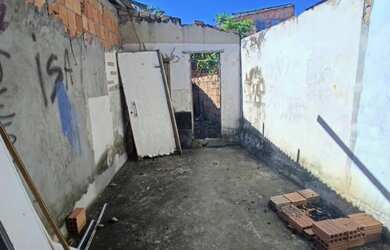 Imagem: A casa possui 2 Dormitórios, 2 Banheiros, 204m² de Área e