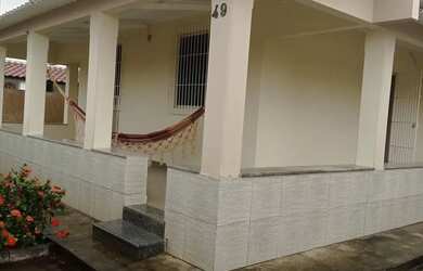 Imagem: A casa possui 3 Dormitórios, 3 Banheiros, 3 Vagas na garagem