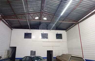 Imagem: O depósito possui 5 Vagas na garagem e 500m² de Área e está