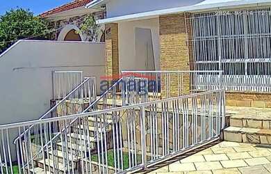 Imagem: A casa possui 3 Dormitórios, 2 Banheiros, 1 Vaga na garagem