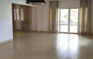 Imagem: A casa em condomínio possui 4 Dormitórios, 5 Banheiros, 3