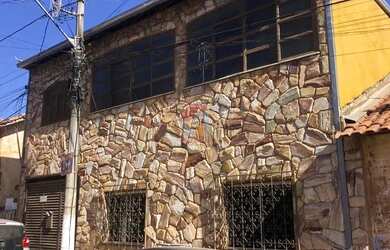 Imagem: O depósito possui 4 Vagas na garagem, 230m² de Área e está