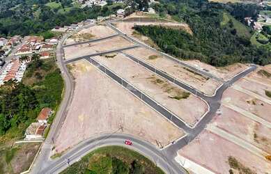 Imagem: O terreno possui 180m² de Área e está localizado em Lamenha