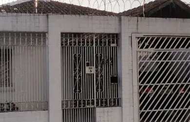 Imagem: A casa possui 3 Dormitórios, 4 Banheiros, 1 Vaga na garagem