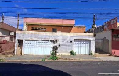 Imagem: O depósito possui 2 Vagas na garagem, 158m² de Área e está