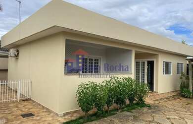 Imagem: A casa em condomínio possui 5 Dormitórios, 5 Banheiros, 4