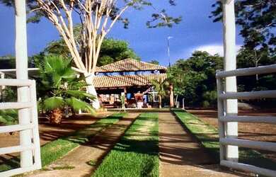 Imagem: A casa possui 2 Dormitórios, 2 Banheiros, 5 Vagas na garagem