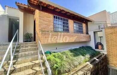 Imagem: A casa possui 5 Banheiros, 3 Vagas na garagem, 203m² de Área