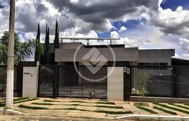 Imagem: A casa em condomínio possui 4 Dormitórios, 2 Banheiros, 5