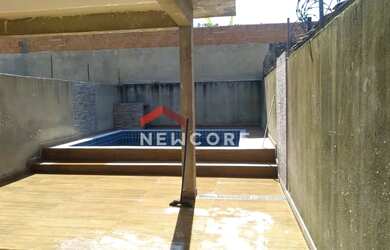 Imagem: A casa possui 2 Dormitórios, 1 Banheiro, 2 Vagas na garagem