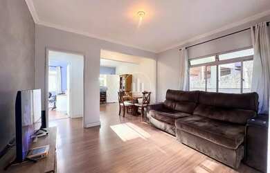 Imagem: A casa possui 4 Dormitórios, 4 Banheiros, 2 Vagas na garagem