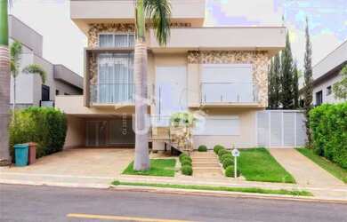 Imagem: A casa em condomínio possui 4 Dormitórios, 5 Banheiros, 4