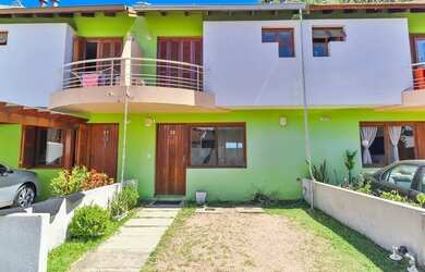 Imagem: A casa em condomínio possui 3 Dormitórios, 3 Banheiros, 97m²