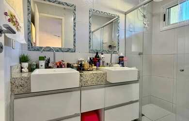 Imagem: A casa possui 4 Dormitórios, 4 Banheiros, 3 Vagas na garagem